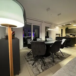 Moderne Penthouse Mit Einzigartigem Balkon Weißenburg in Bayern